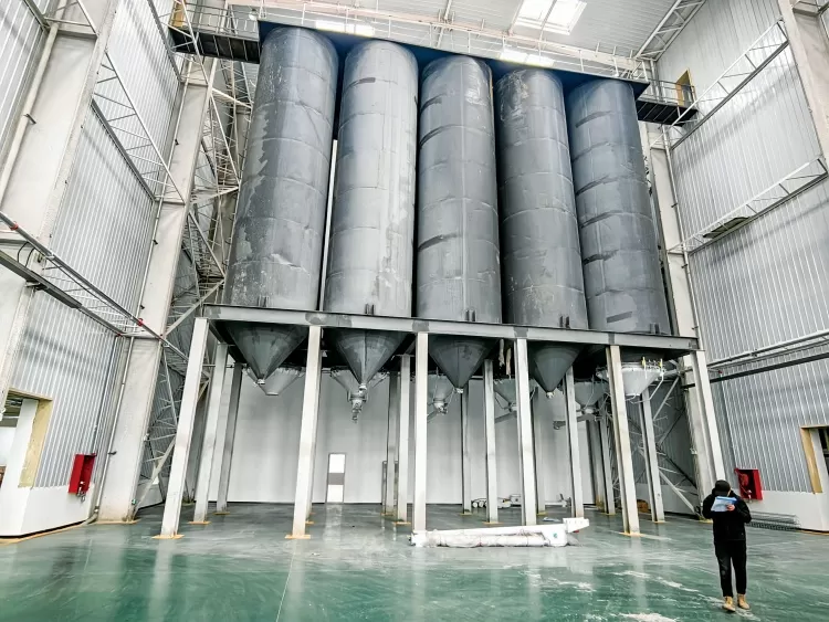 CHINA 300TPD Concrete Structure Maize Flour Mill Plant